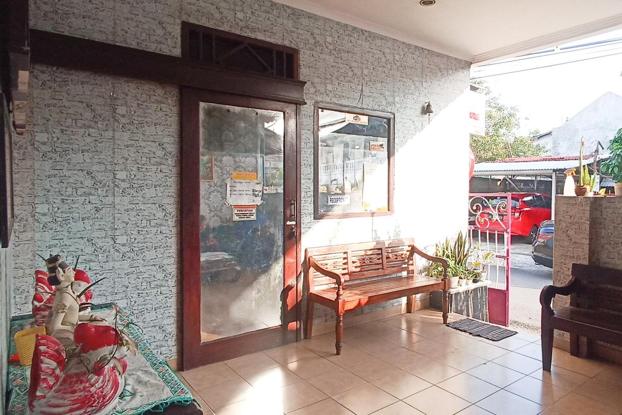 Trihakso Guest House Near Kaliurang Redpartner Слеман Екстериор снимка