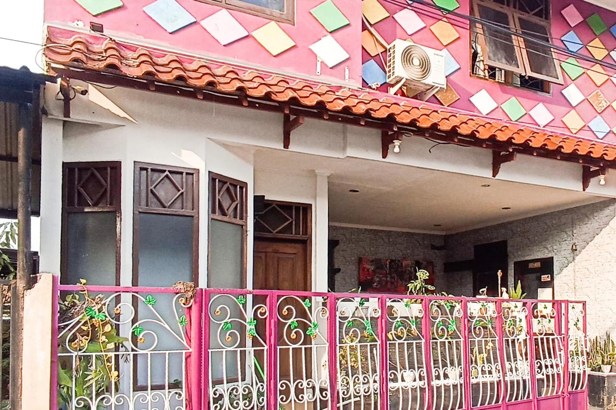 Trihakso Guest House Near Kaliurang Redpartner Слеман Екстериор снимка